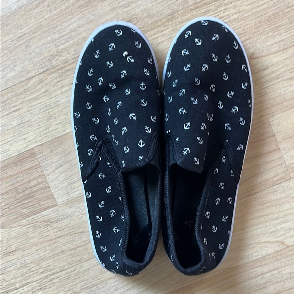 Black Slip-On Shoes with Anchor Pattern Women Size 6M (XL)